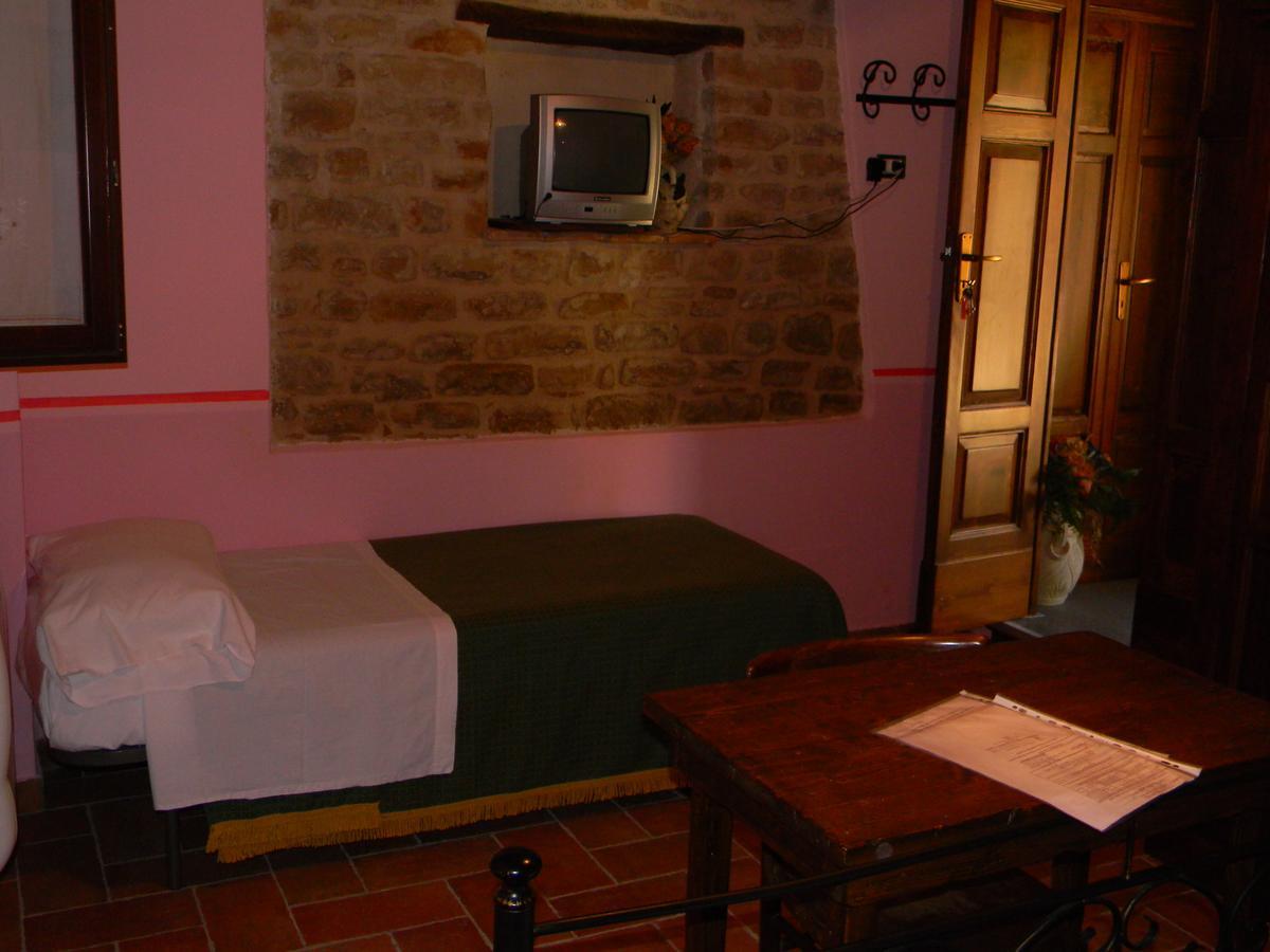 Azienda Agrituristica Colle San Giorgio Castiglione Messer Raimondo Exteriör bild