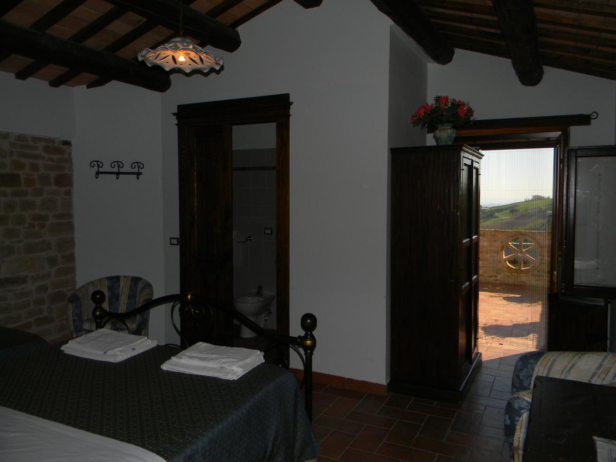 Azienda Agrituristica Colle San Giorgio Castiglione Messer Raimondo Exteriör bild